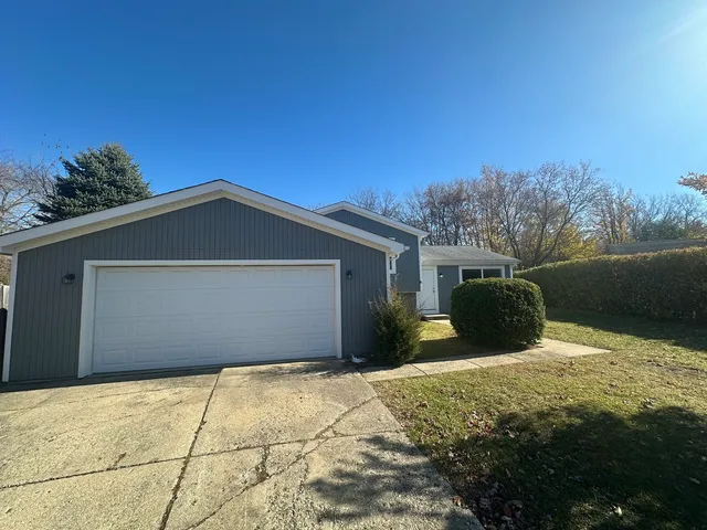 $2,800 | 1301 Lizabeth Lane, Waukegan, IL 60087