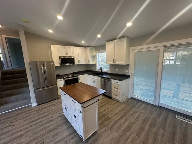 $2,800 | 1301 Lizabeth Lane, Waukegan, IL 60087