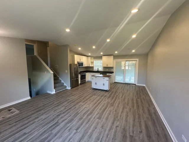 $2,800 | 1301 Lizabeth Lane, Waukegan, IL 60087