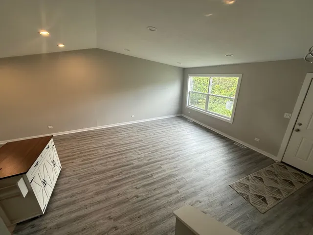 $2,800 | 1301 Lizabeth Lane, Waukegan, IL 60087