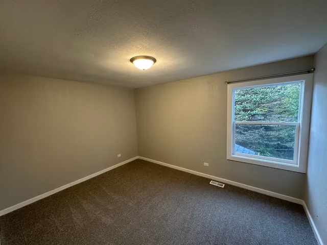 $2,800 | 1301 Lizabeth Lane, Waukegan, IL 60087