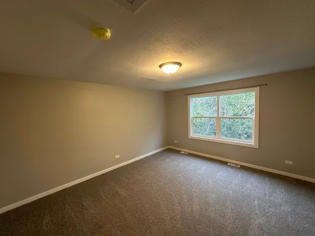 $2,800 | 1301 Lizabeth Lane, Waukegan, IL 60087