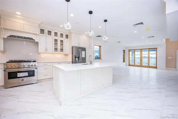 $1,888,000 | 10-42 Utopia Parkway | Beechhurst