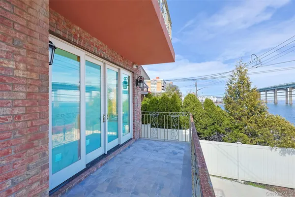 $1,888,000 | 10-42 Utopia Parkway | Beechhurst