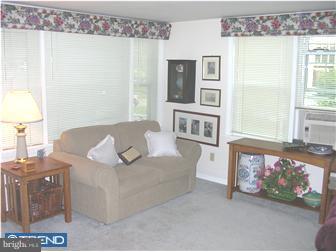 1940 Juniata Road Norristown, PA 19403 - Photo 2 of 9 Living Room