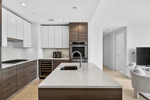 $1,920,000 | 1 Franklin Street, Unit 3212, Boston, MA 02110