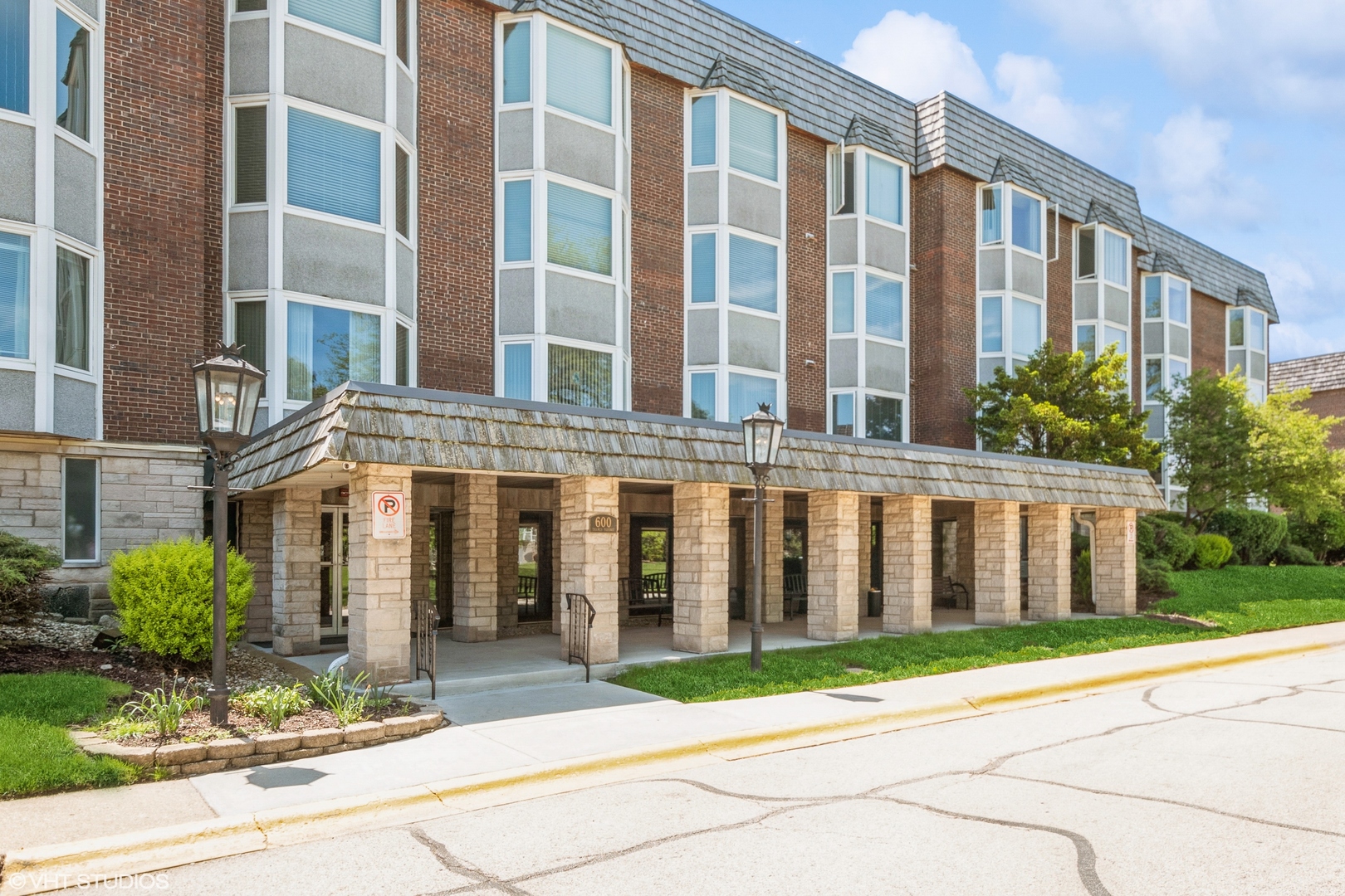 600 Thames Parkway, Unit 3G Park Ridge, IL 60068 - Photo 1 of 1 a view of a building