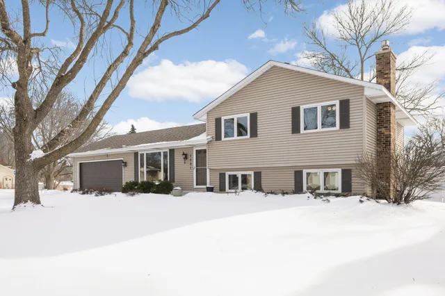 $474,900 | 7501 West 100th Street, Bloomington, MN 55438