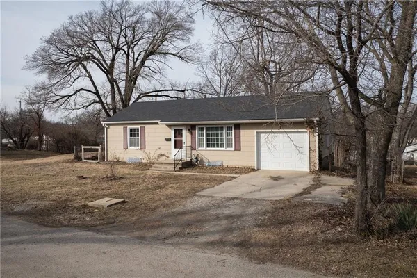 $149,999 | 607 Hillcrest Drive, Knob Noster, MO 65336