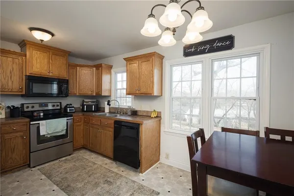 $149,999 | 607 Hillcrest Drive, Knob Noster, MO 65336