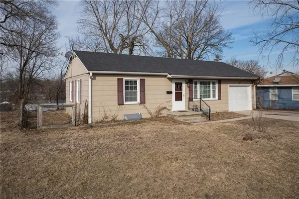 $149,999 | 607 Hillcrest Drive, Knob Noster, MO 65336
