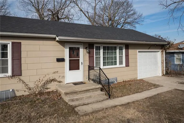 $149,999 | 607 Hillcrest Drive, Knob Noster, MO 65336