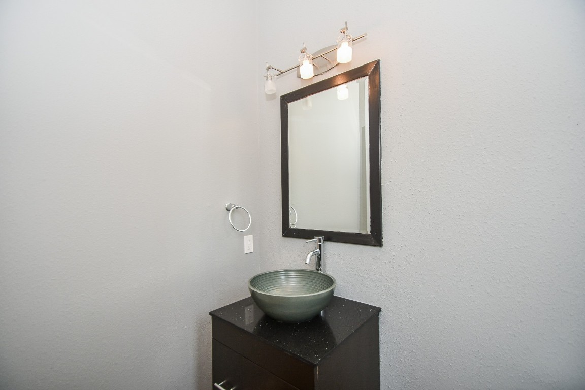 748 West 16th Street, Unit B Houston, TX 77008 - Photo 18 of 32
