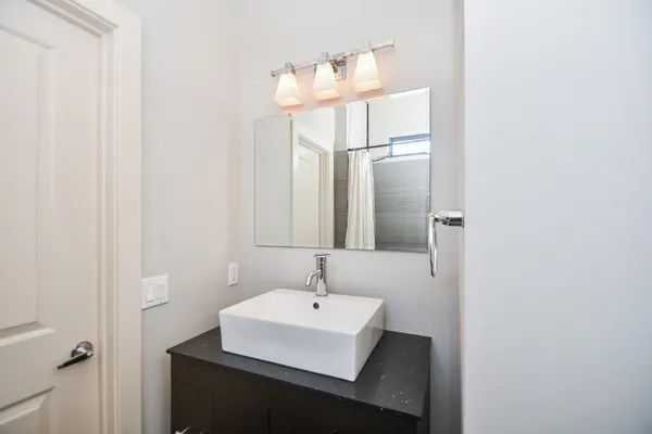 $3,100 | 748 West 16th Street, Unit B, Houston, TX 77008