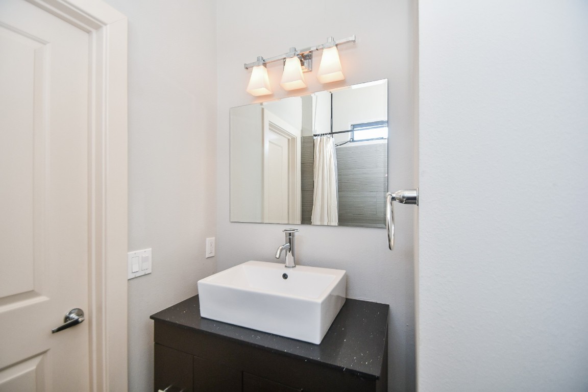 748 West 16th Street, Unit B Houston, TX 77008 - Photo 26 of 32