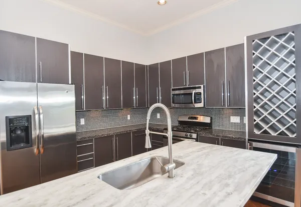 $2,998 | 748 West 16th Street, Unit B, Houston, TX 77008