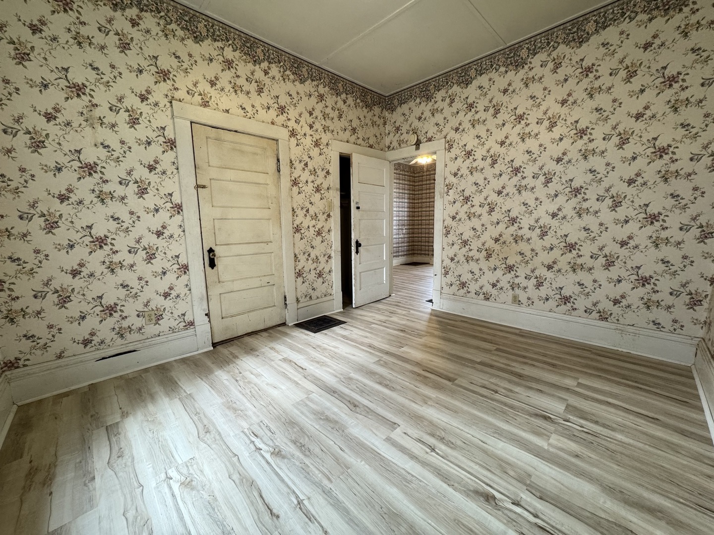 734 West Henry Street Pontiac, IL 61764 - Photo 7 of 17 a view of wooden floor with brick walls