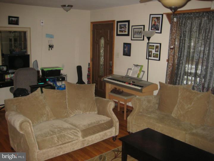 113 Peach Road Marlton, NJ 08053 - Photo 9 of 15 Living Room