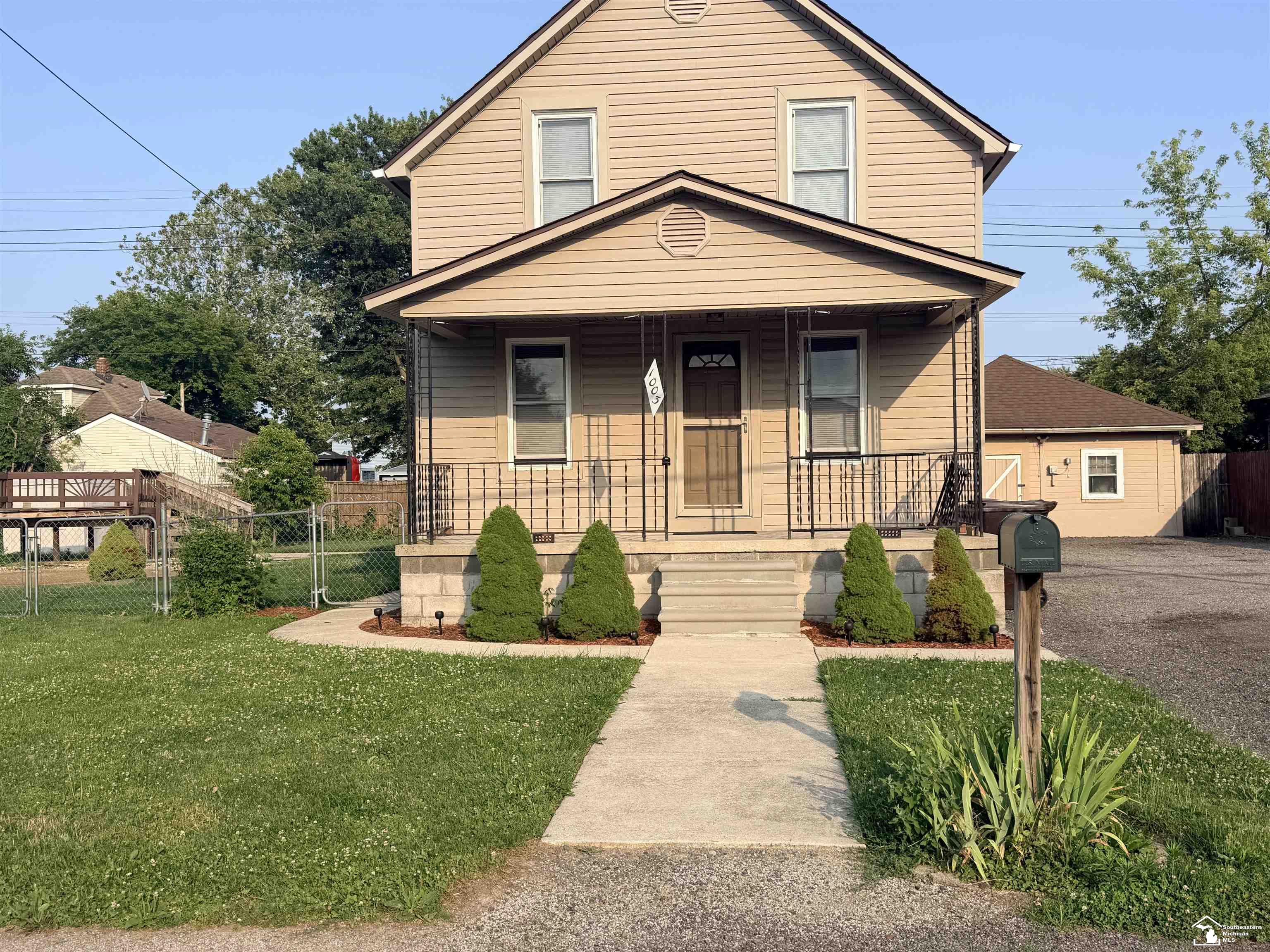 1003 Bacon Street Monroe, MI 48161 - Photo 1 of 13