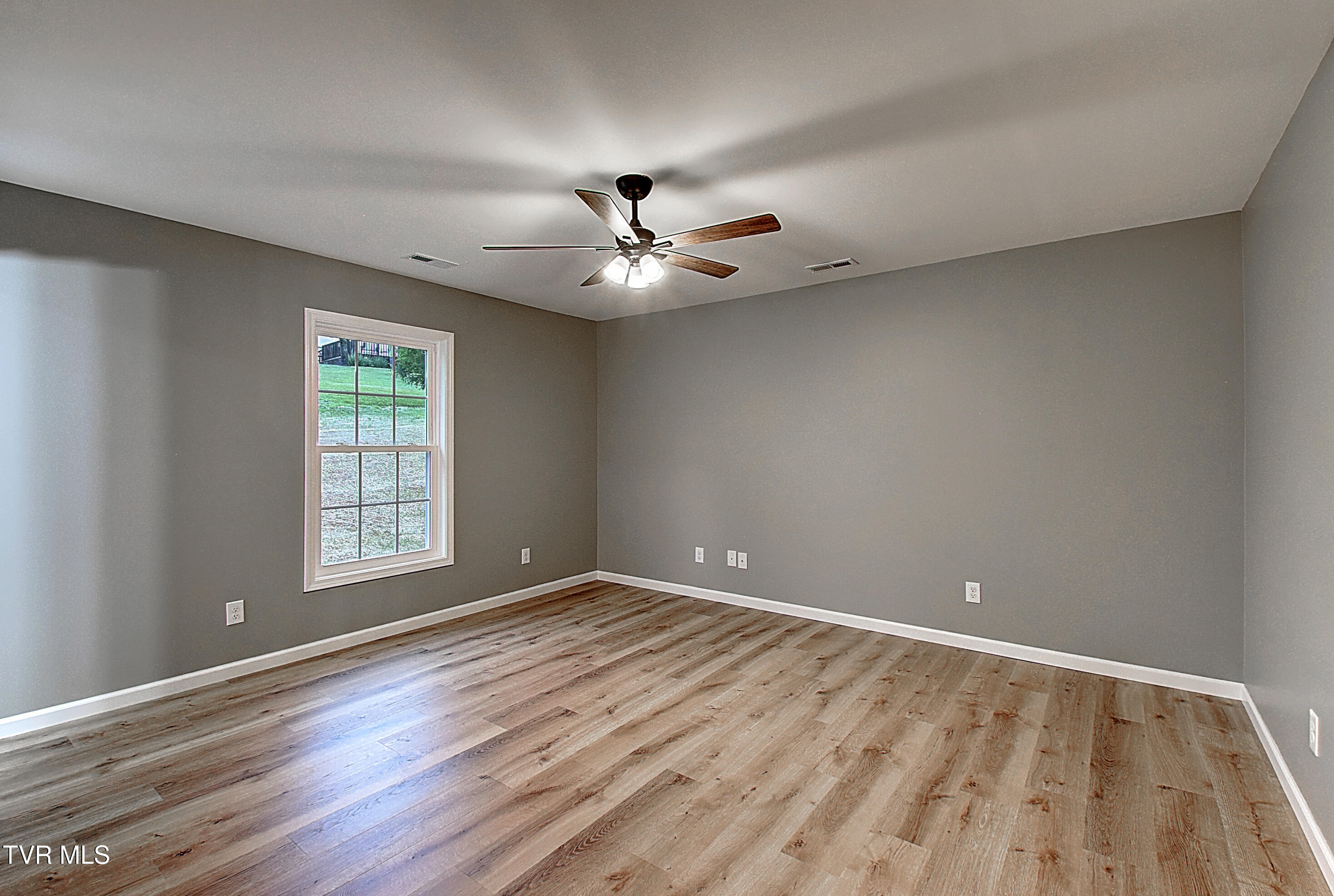 1651 Siam Road Elizabethton, TN 37643 - Photo 27 of 36 23