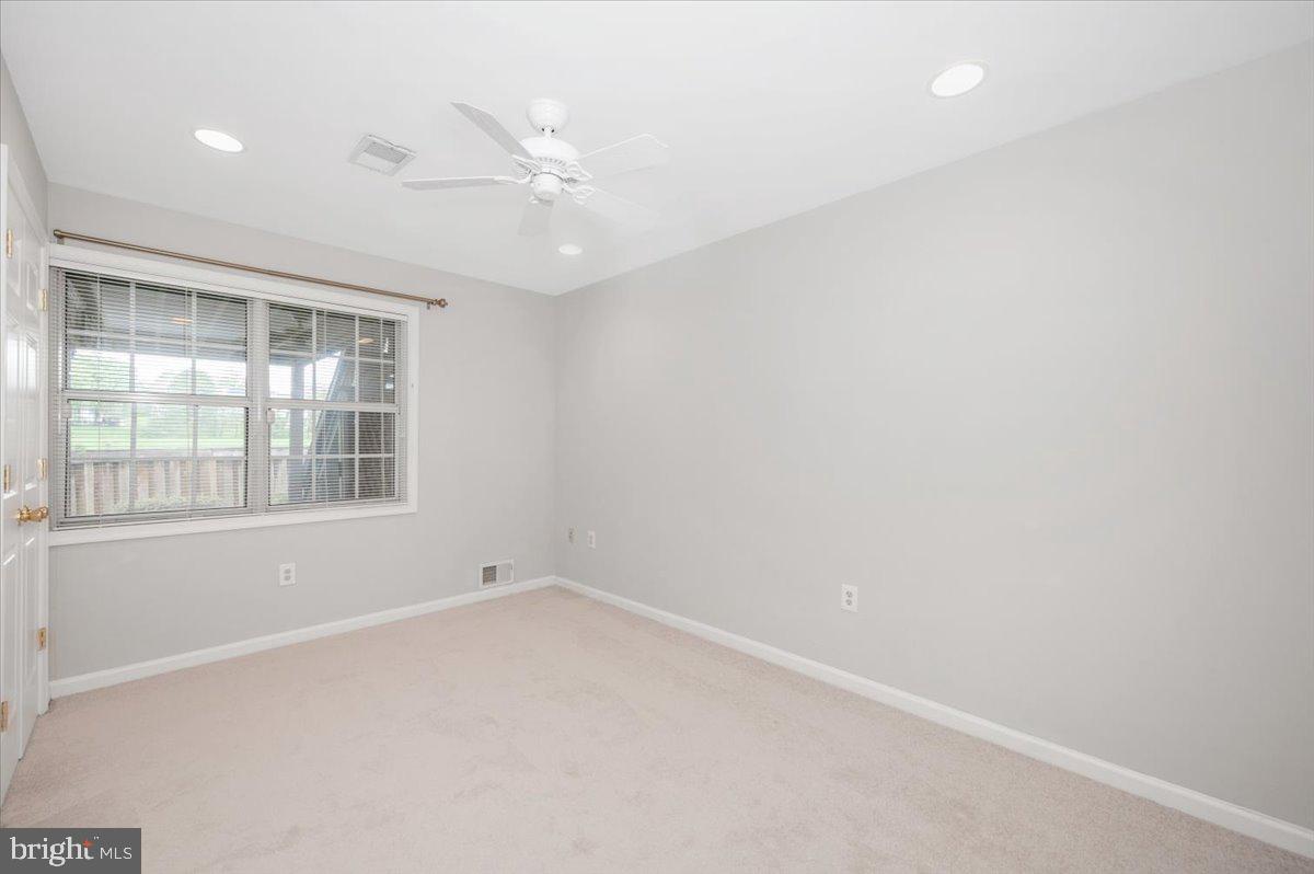 20409 Remsbury Place Gaithersburg, MD 20886 - Photo 29 of 39