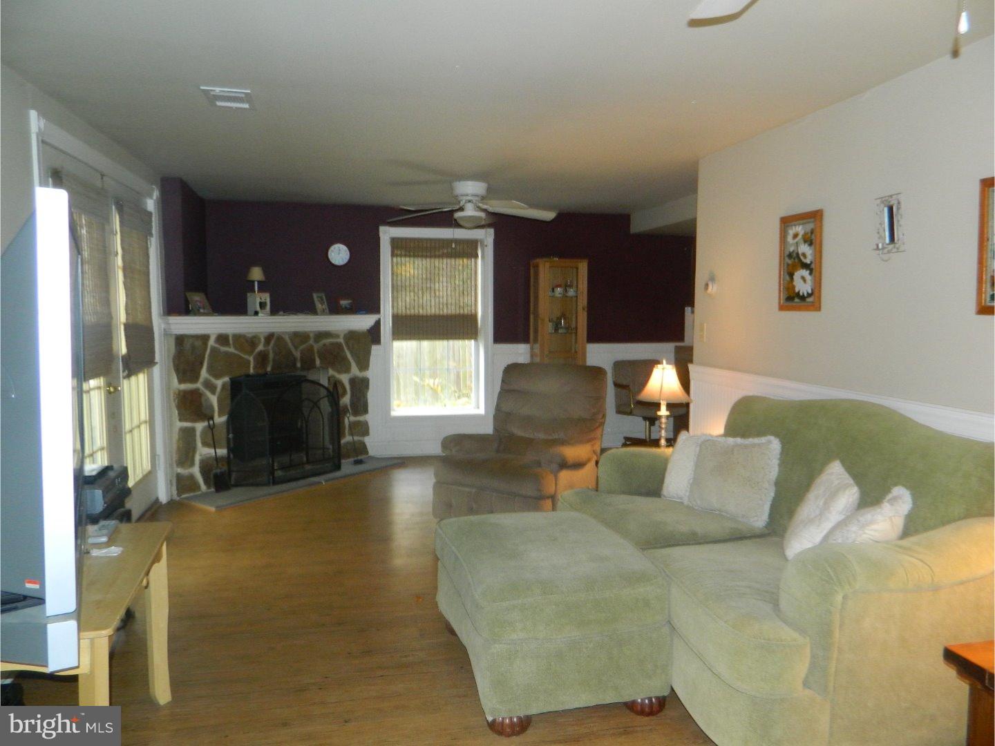 75 Lyndell Road Downingtown, PA 19335 - Photo 7 of 25 Living Room