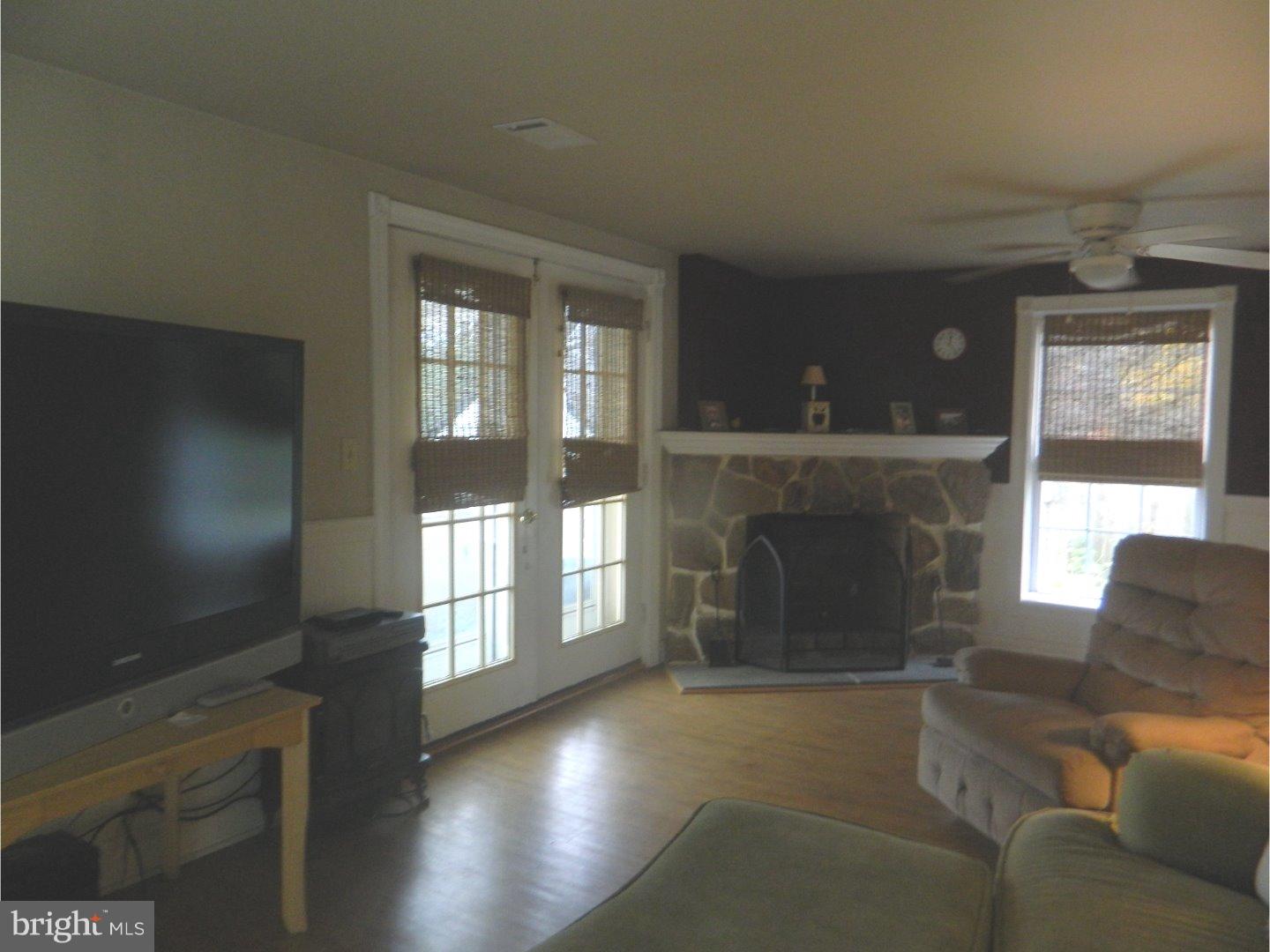 75 Lyndell Road Downingtown, PA 19335 - Photo 8 of 25 Living Room