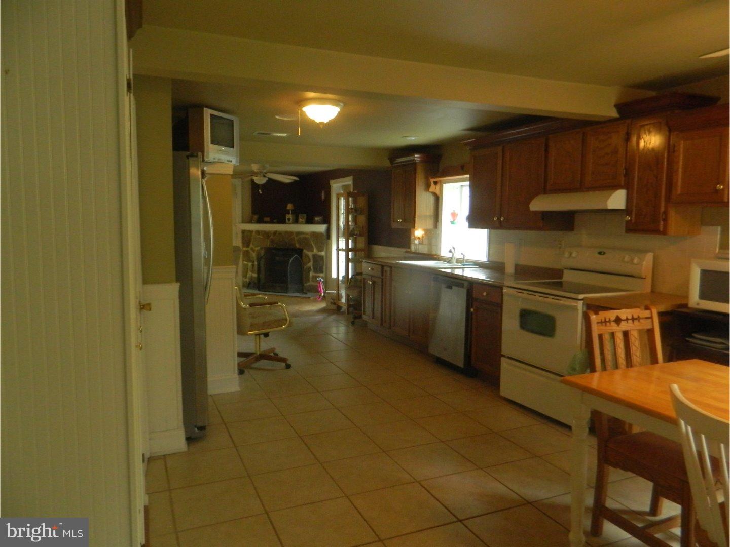 75 Lyndell Road Downingtown, PA 19335 - Photo 10 of 25 Kitchen