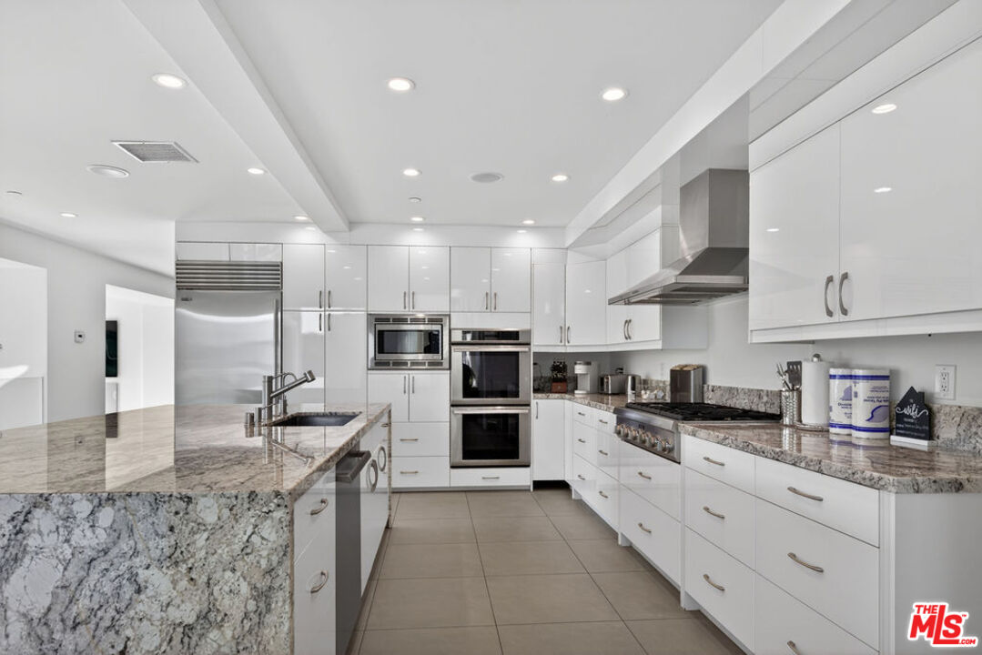 9716 Oak Pass Road Beverly Hills, CA 90210 - Photo 38 of 73