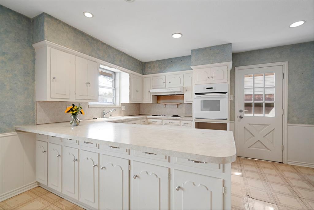 10146 Coveridge Drive Dallas, TX 75238 - Photo 9 of 27