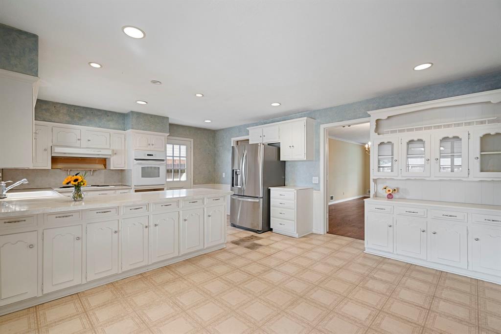 10146 Coveridge Drive Dallas, TX 75238 - Photo 10 of 27