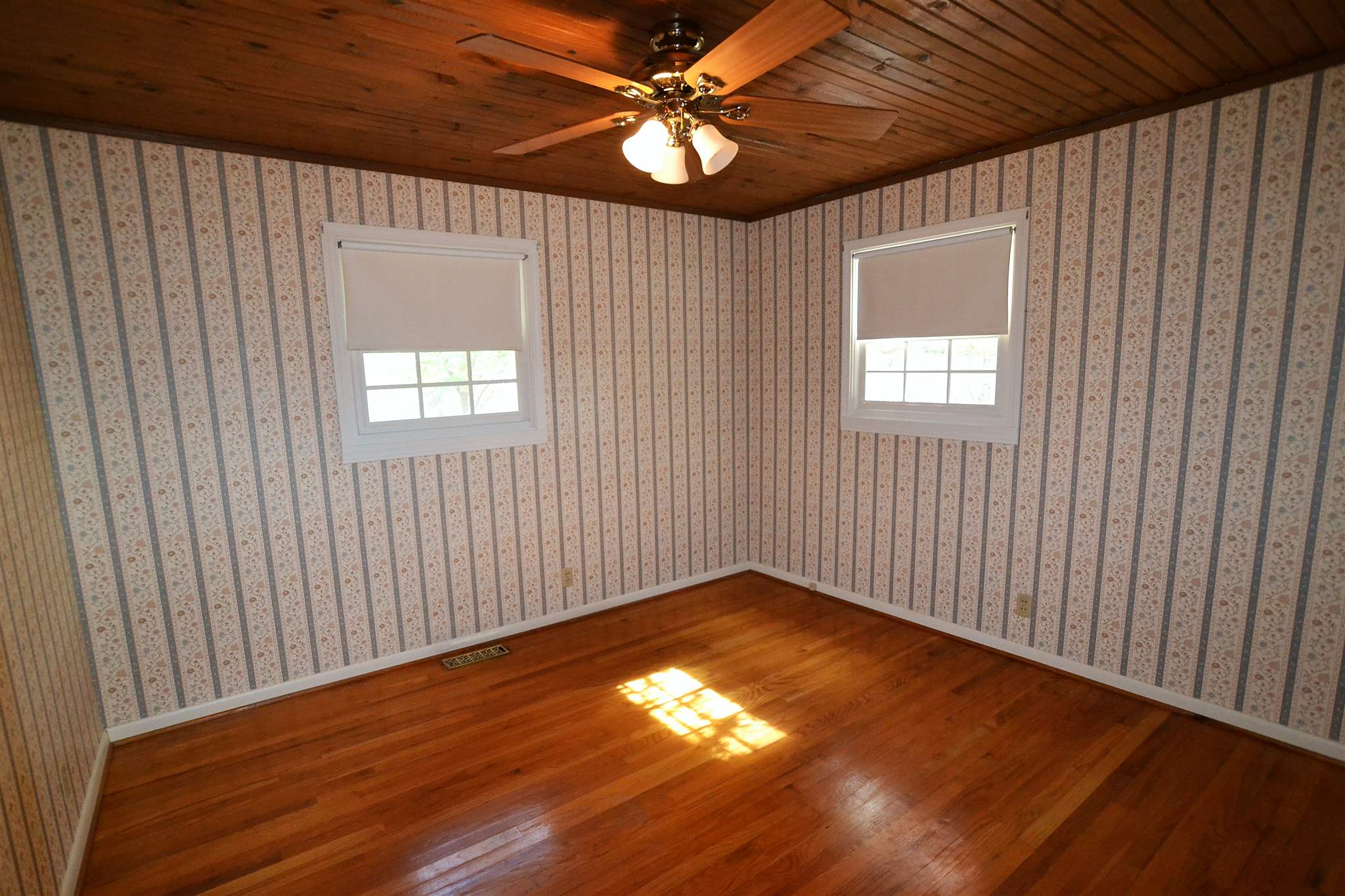 5629 Gray Road Indianapolis, IN 46237 - Photo 10 of 32