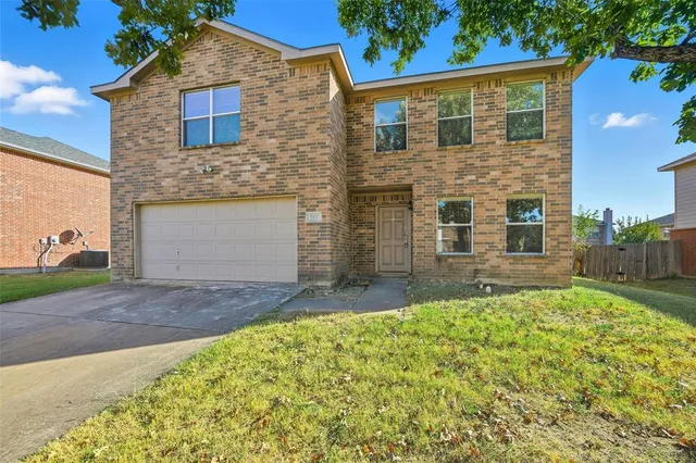$240,000 | 717 Redwing Drive, Saginaw, TX 76131