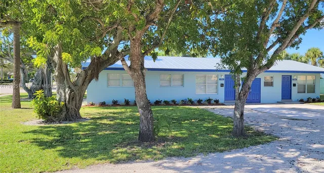 $1,900 | 906 Greenbriar Drive, Unit 906, Lake Park, FL 33403