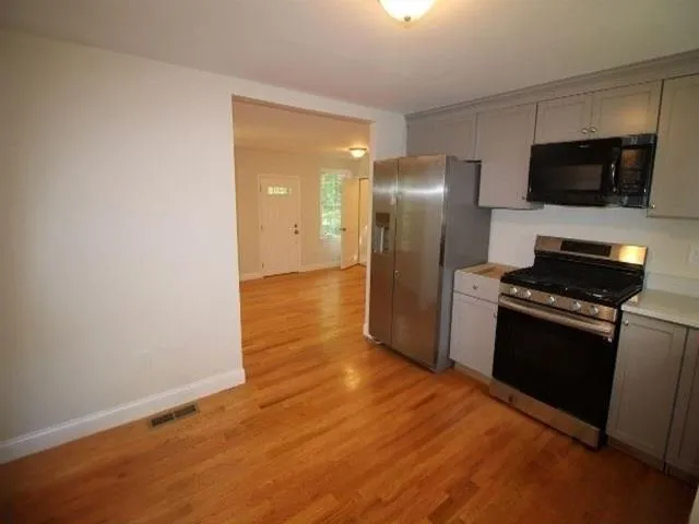 $3,250 | 66 Goodhue Road, Derry, NH 03038