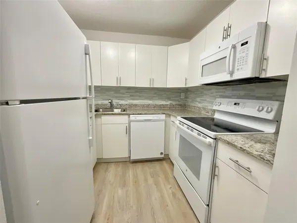 $2,444 | 9517 Fontainebleau Boulevard, Unit 551219, Miami, FL 33172