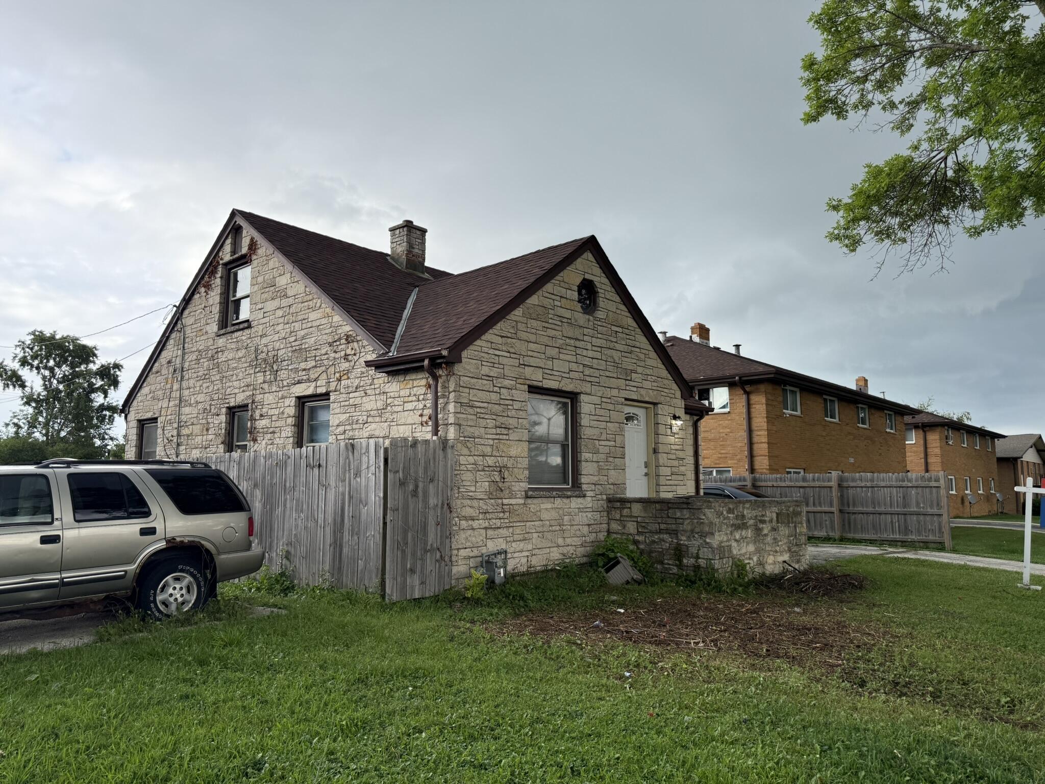 8820 West Mill Road Milwaukee, WI 53225 - Photo 4 of 15 4 Side