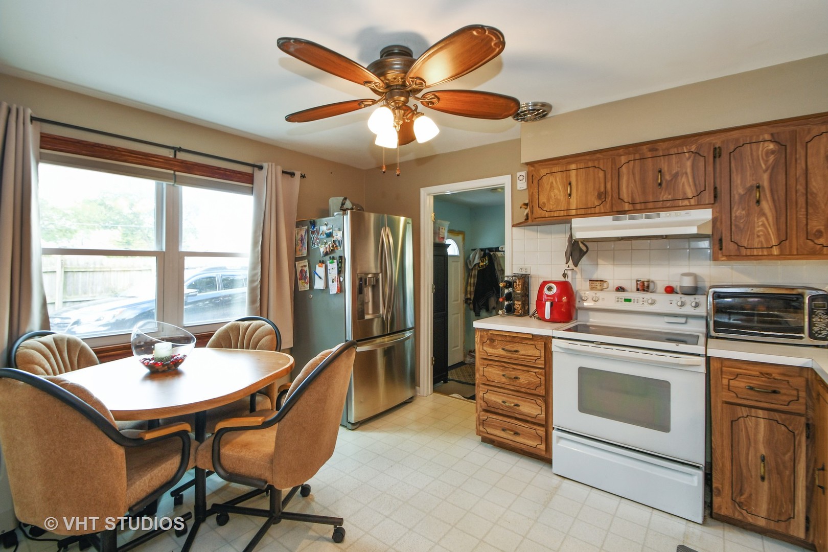 10801 Mayfield Avenue Chicago Ridge, IL 60415 - Photo 3 of 10 a kitchen with a dining table and chairs
