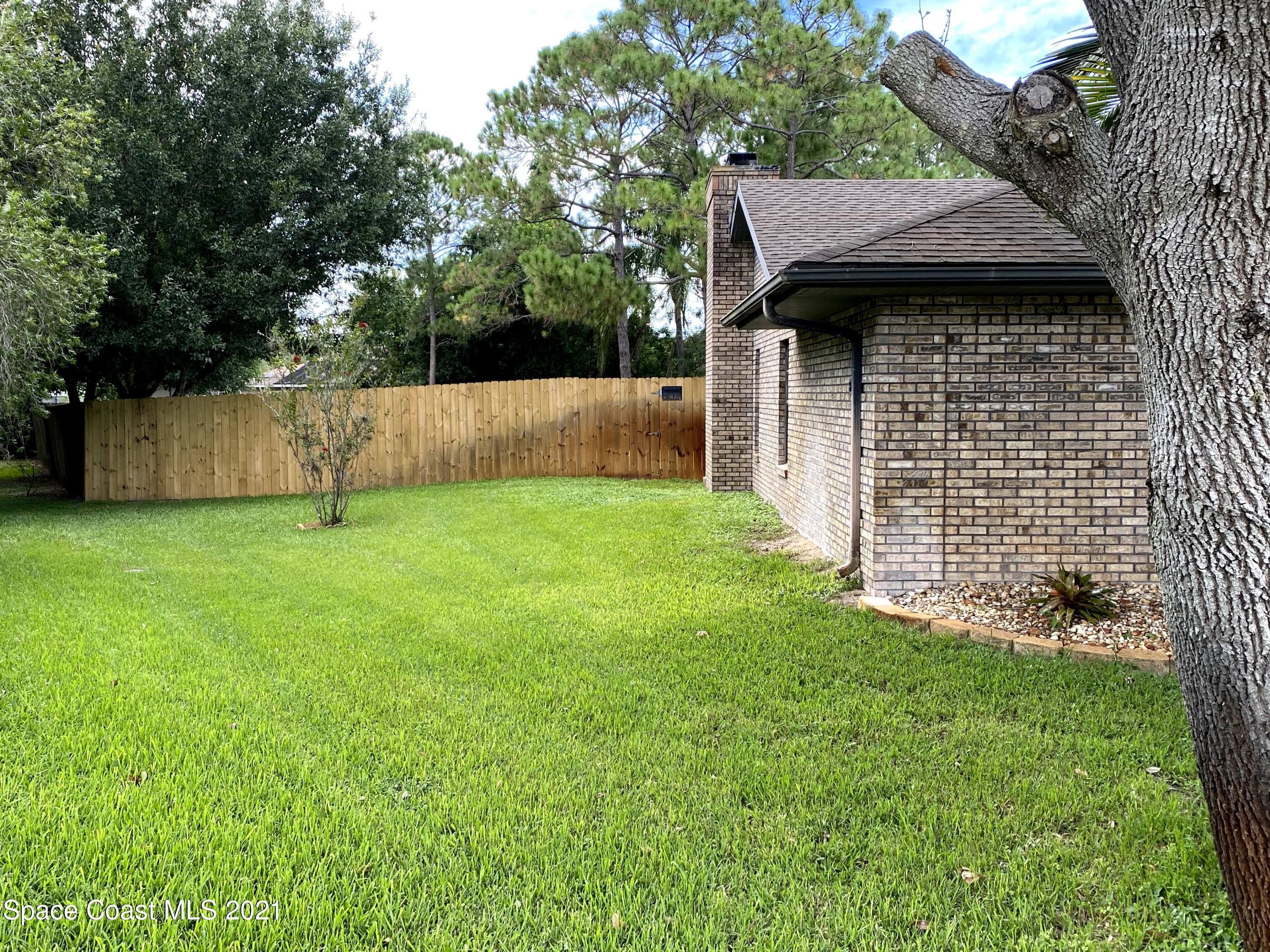 211 Rios Court Southeast Palm Bay, FL 32909 - Photo 4 of 30 IMG_4810