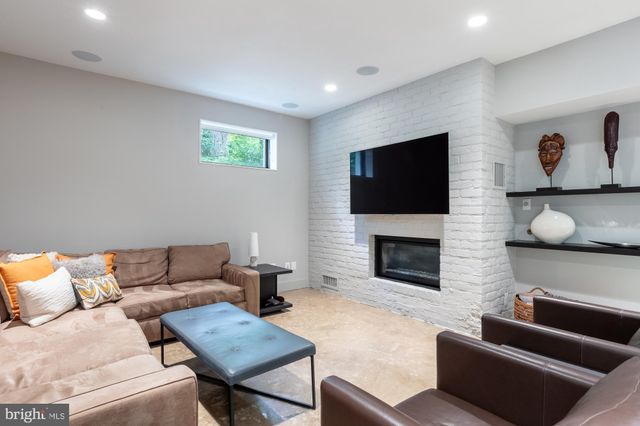 $2,445,000 | 1124 Dominion Court, McLean, VA 22102