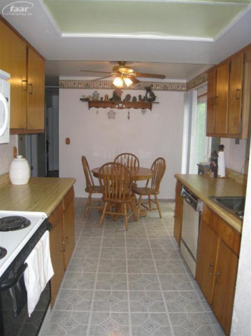 5176 East Carpenter Road Flint, MI 48506 - Photo 9 of 28 20153014-8.JPG