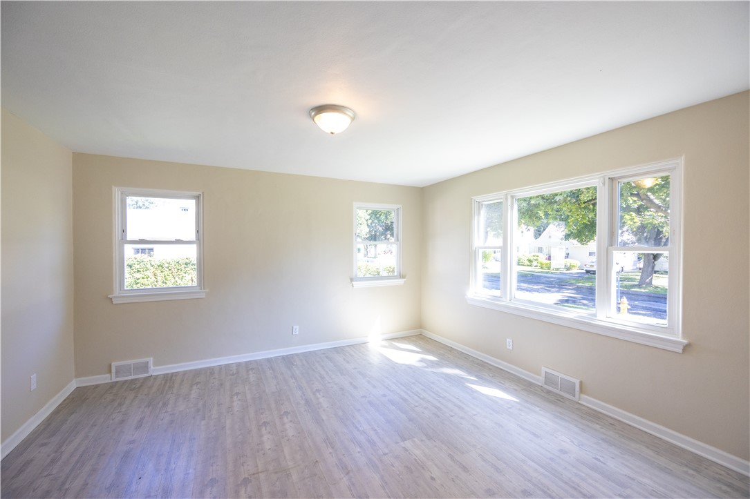 45 Isabelle Street Rochester, NY 14606 - Photo 7 of 24