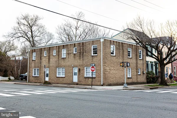 $3,100 | 432 North Patrick Street, Alexandria, VA 22314