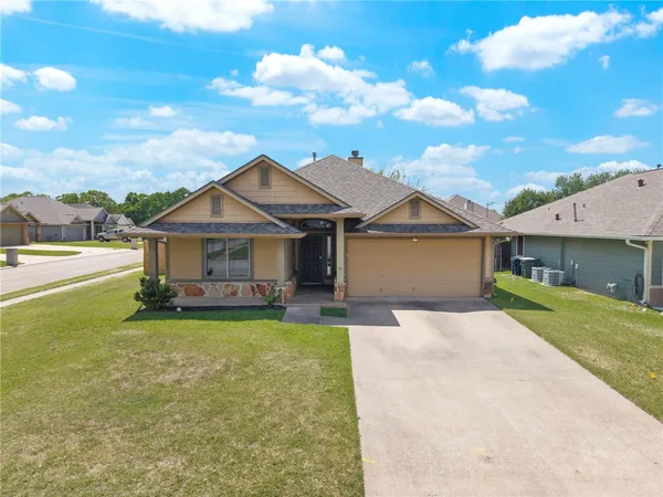 $290,000 | 1700 Kingsgate Drive, Bryan, TX 77807