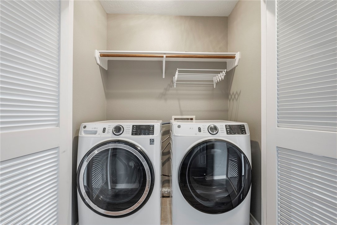 1700 Kingsgate Drive Bryan, TX 77807 - Photo 20 of 21 a utility room with dryer and washer