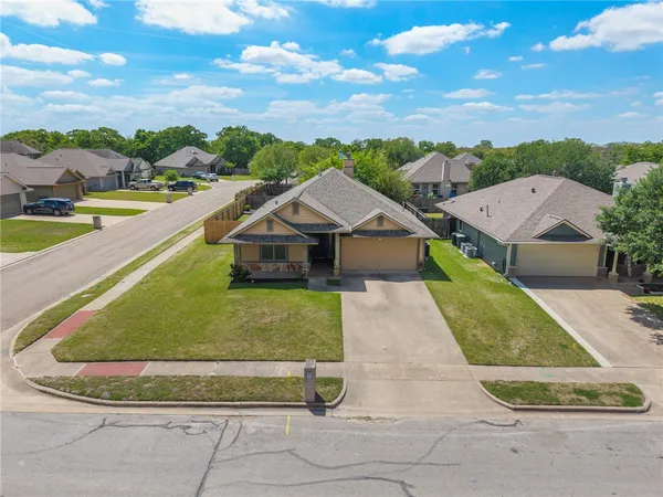 $290,000 | 1700 Kingsgate Drive, Bryan, TX 77807