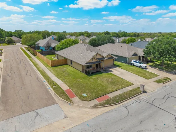 $290,000 | 1700 Kingsgate Drive, Bryan, TX 77807