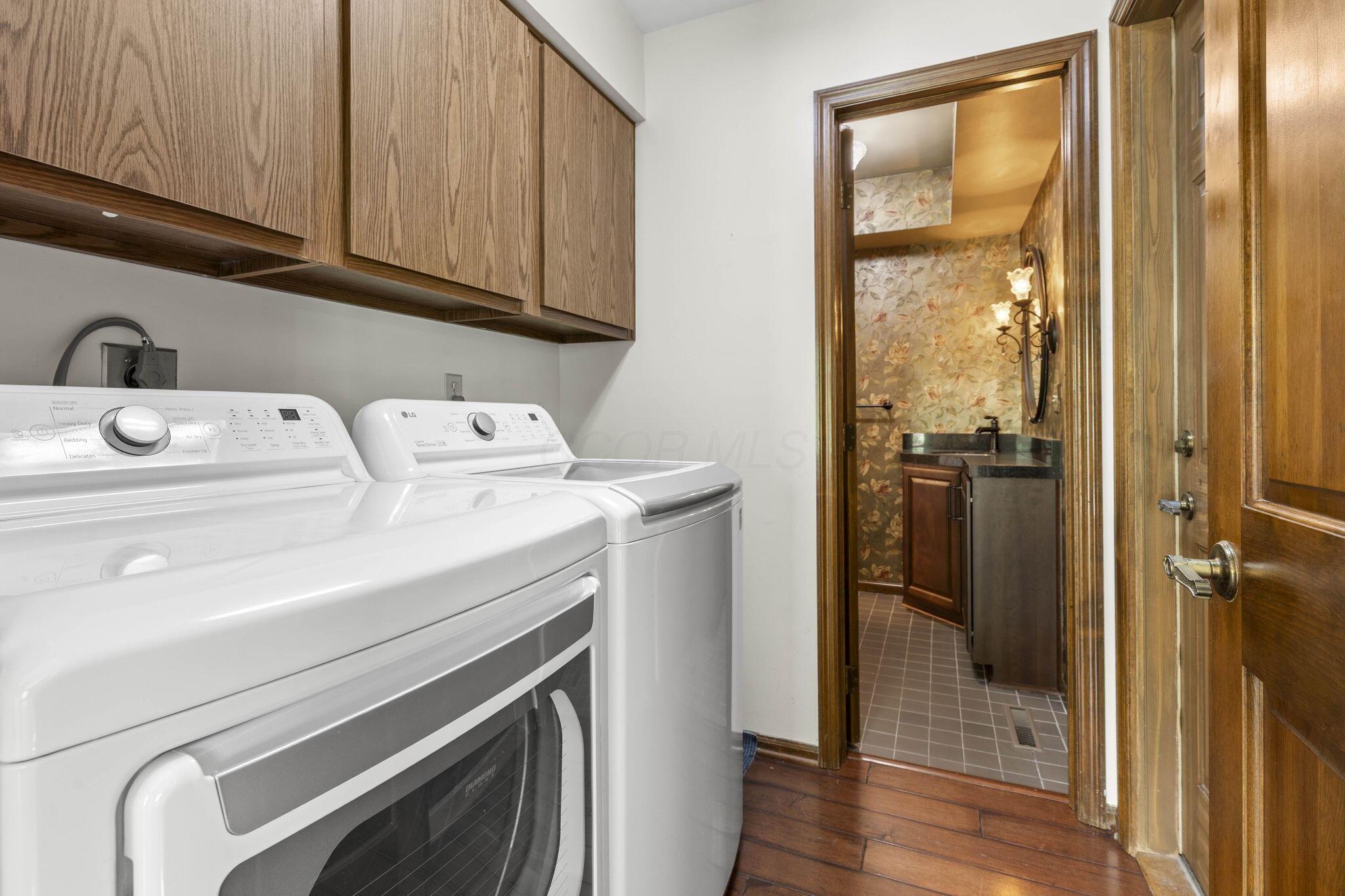 1161 Riva Ridge Boulevard Columbus, OH 43230 - Photo 20 of 60 FIRST FLOOR LAUNDRY