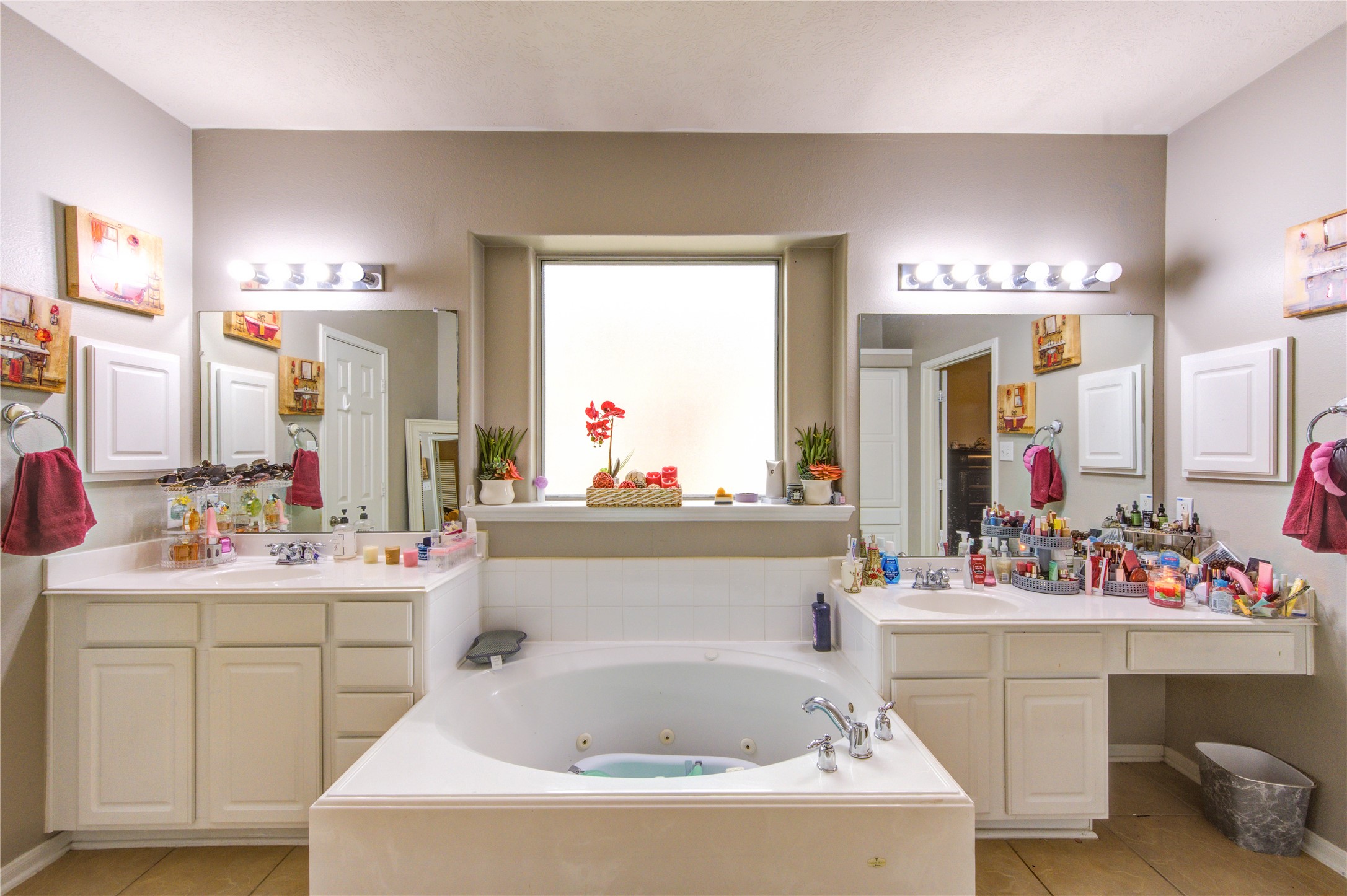 24811 Corbin Gate Drive Spring, TX 77389 - Photo 20 of 32 a bathroom with a sink mirror and a bathtub