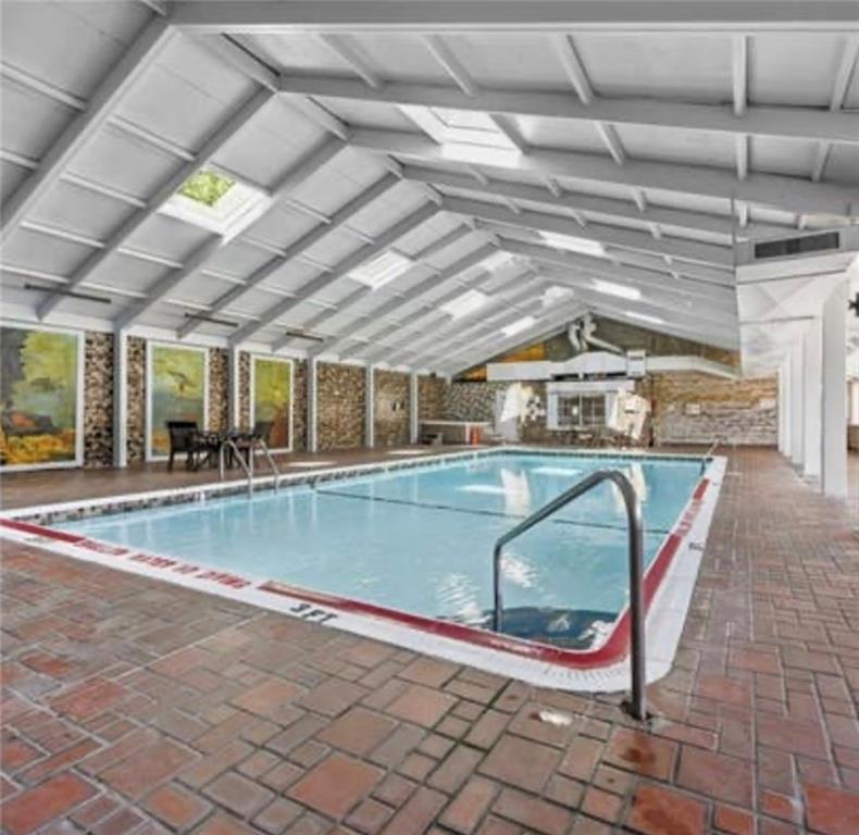 2160 Greentree Road, Unit 400W Pittsburgh, PA 15220 - Photo 28 of 32 Gallery Image 28